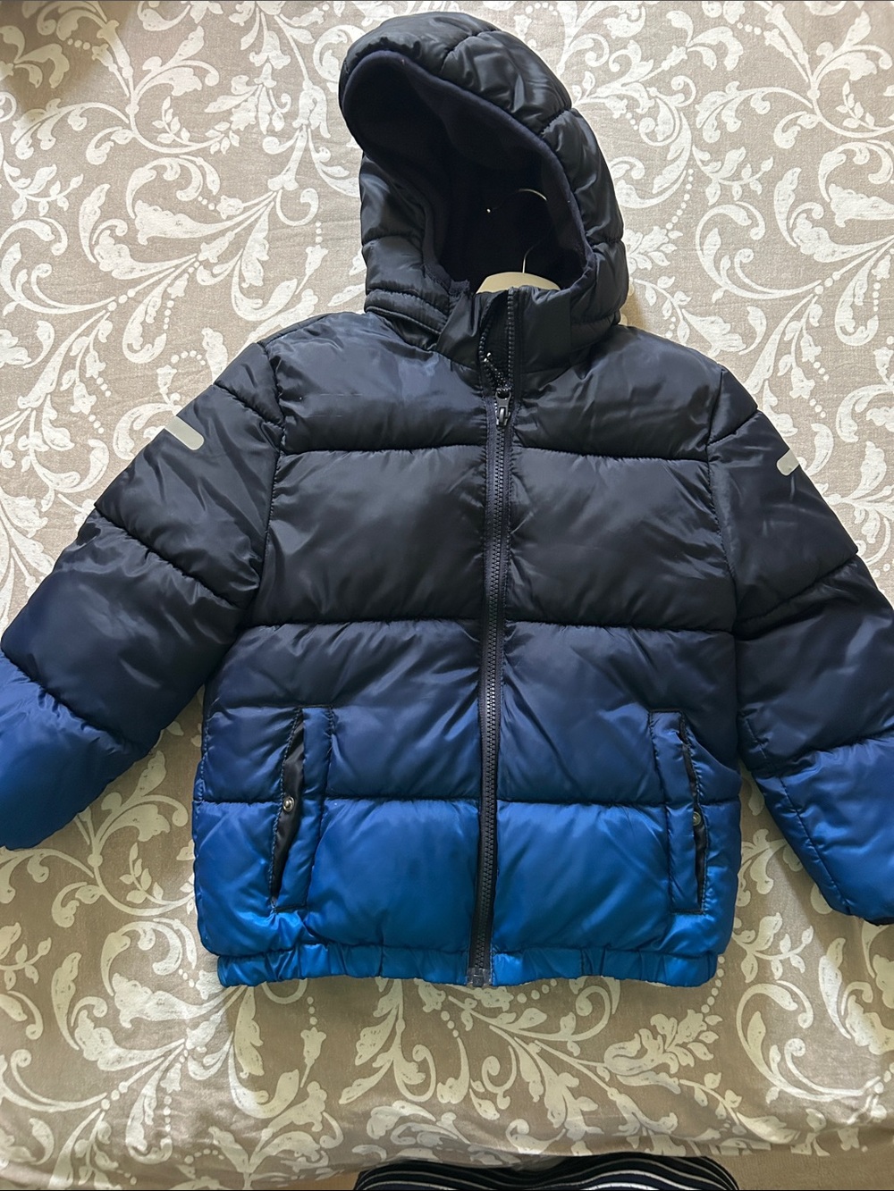 NWOT  6-7 years - H&M Kids Hooded Puffer Jacket in Navy and Bright Blue Ombre